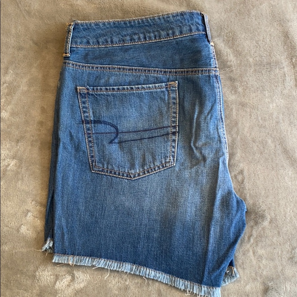 LIKE NEW JEAN SHORTS